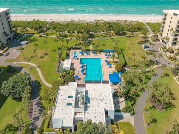 Beachfront Longboat Key Vacation Condo with Tennis Courts